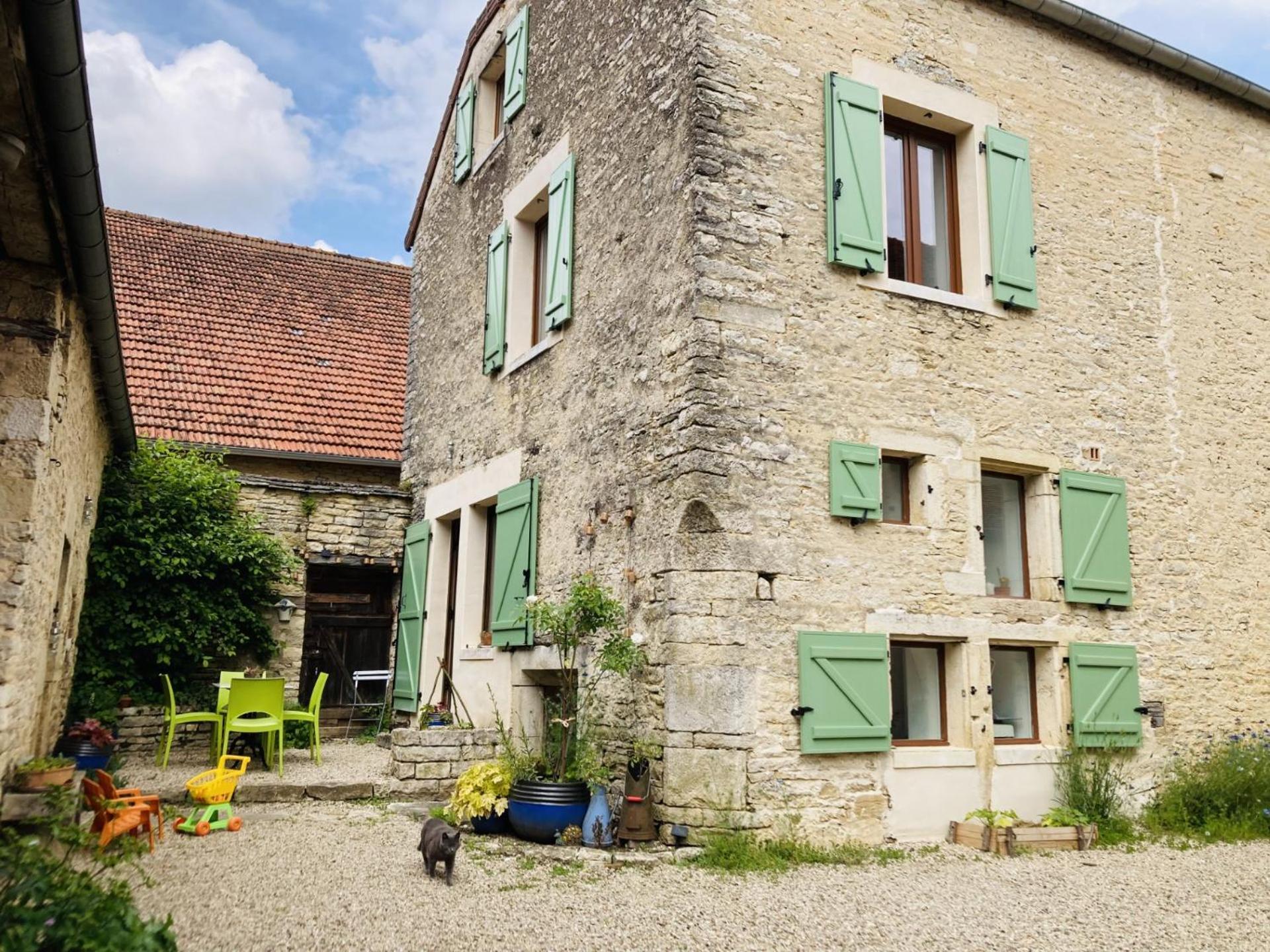 Rue De La Tour Du Pin Villa Fontaine-Francaise Exterior photo